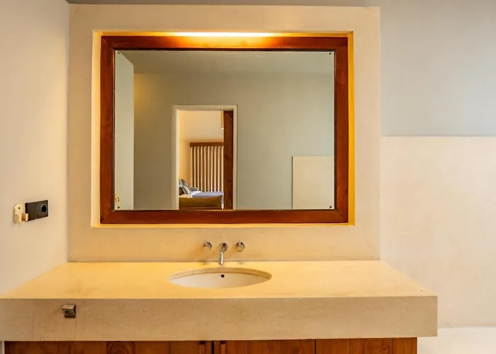 Tuluscolivingseminyakvilla3