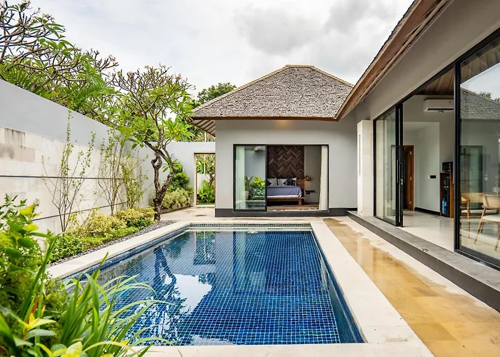 Villa Tuluscolivingseminyakvilla3